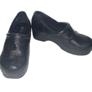 White Mountain Black Embossed Vegan Comfort Clogs